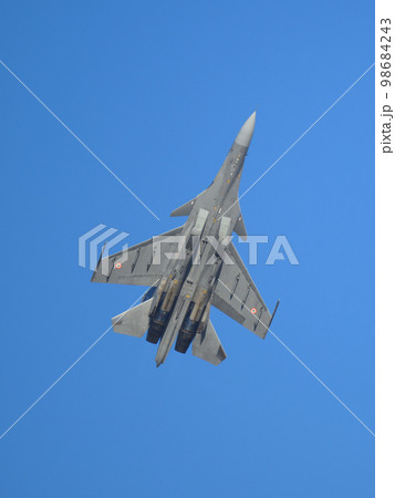 インド空軍スホーイSu-30MKI上昇 98684243