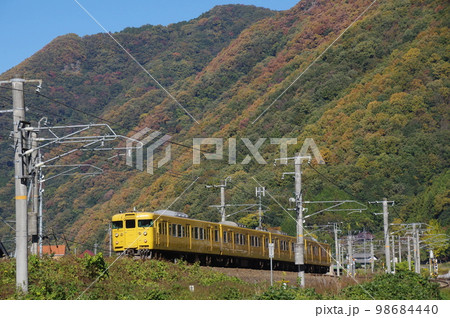 伯備線 備中広瀬付近 普通列車115系 伯備線 備中広瀬付近 普通列車115系 98684440