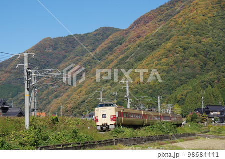 伯備線 備中広瀬付近 特急やくも号国鉄色381系 98684441