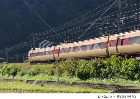 伯備線 備中広瀬付近 特急やくも号国鉄色381系 伯備線 備中広瀬付近 特急やくも号国鉄色381系 98684445