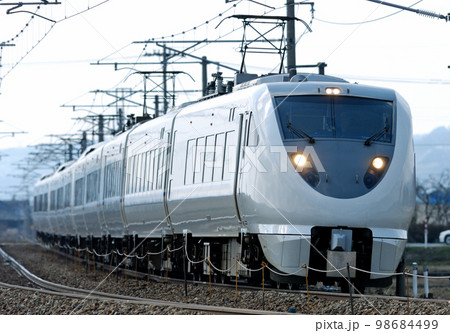 北陸本線 西高岡ー高岡 JR西日本 683系 S08+S24+S22.編成(金沢) しらさぎ 北陸本線 西高岡ー高岡 JR西日本 683系 S08+S24+S22.編成(金沢) しらさぎ 98684499