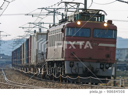 北陸本線　西高岡ー高岡　JR貨物　EF81-29（富山） 98684508