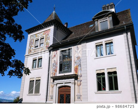 スイス・ラッパースヴィール 外壁が美しCurti Haus スイス・ラッパースヴィール 外壁が美しCurti Haus 98684725