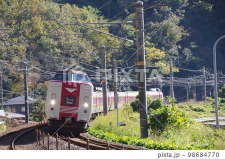 伯備線 日羽付近 特急やくも号381系 伯備線 日羽付近 特急やくも号381系 98684770