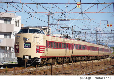 山陽本線 倉敷駅付近 特急やくも号国鉄色381系 山陽本線 倉敷駅付近 特急やくも号国鉄色381系 98684771