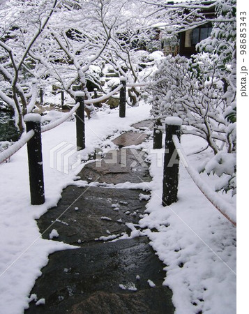 京都 南禅寺天授庵の雪景色 京都 南禅寺天授庵の雪景色 98685343