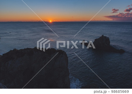 日の出 98685669