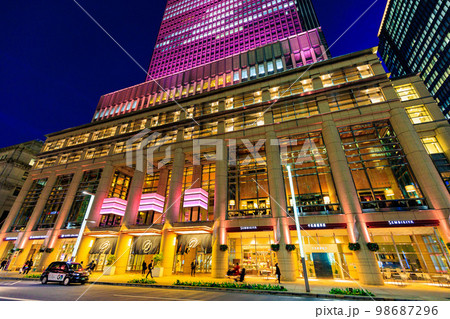 東京 日本橋室町の都市風景 日本橋三井タワーの夜景 東京 日本橋室町の都市風景 日本橋三井タワーの夜景 98687296