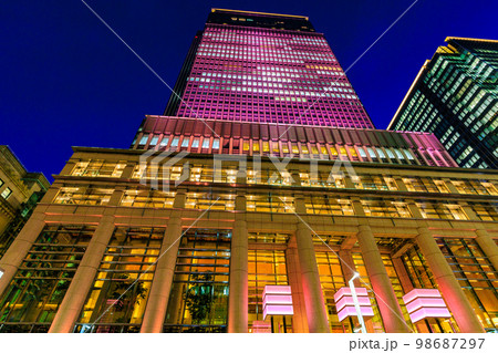 東京 日本橋室町の都市風景 日本橋三井タワーの夜景 東京 日本橋室町の都市風景 日本橋三井タワーの夜景 98687297