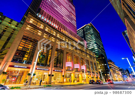 東京 日本橋室町の都市風景 日本橋三井タワーの夜景 東京 日本橋室町の都市風景 日本橋三井タワーの夜景 98687300