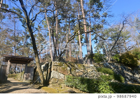 亀岡城（丹波亀山城）の石垣と門前 98687940