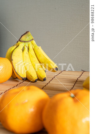 フルーツ バナナとみかんの待ち受け フルーツ バナナとみかんの待ち受け 98688221