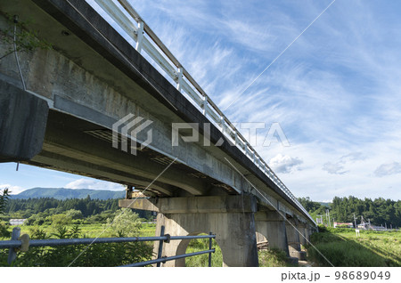 古い橋 98689049