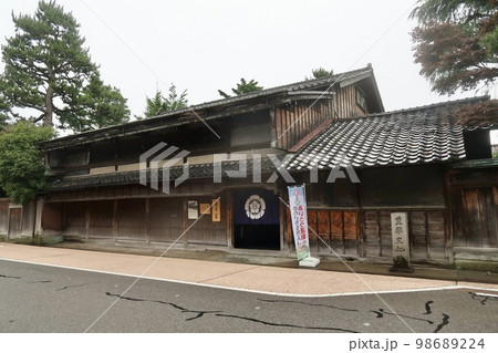 街道沿いの建造物 街道沿いの建造物 98689224
