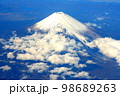 上空から見た富士山　（冠雪） 98689263