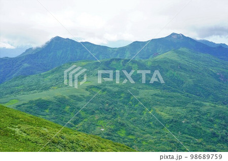 暑寒別岳山頂からの群別岳と奥徳富岳 98689759