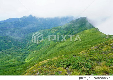 暑寒別岳山頂から南暑寒別岳方面の稜線 暑寒別岳山頂から南暑寒別岳方面の稜線 98690057