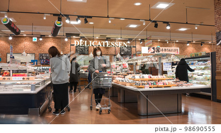 【大阪府】1月・物価上昇で節約する主婦 【大阪府】1月・物価上昇で節約する主婦 98690555