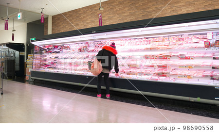 【大阪府】1月・物価上昇で節約する主婦 【大阪府】1月・物価上昇で節約する主婦 98690558