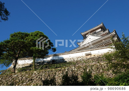 国宝高知城の礎を築いた土佐藩初代藩主・山内一豊と妻・千代 国宝高知城の礎を築いた土佐藩初代藩主・山内一豊と妻・千代 98690686