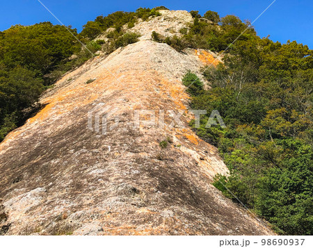 小野アルプスの縦走登山:紅山の山頂 小野アルプスの縦走登山:紅山の山頂 98690937