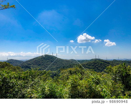 小野アルプスの縦走登山:前山の山頂からの景色 小野アルプスの縦走登山:前山の山頂からの景色 98690948