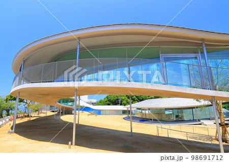 【香川県】新規オープンされた屋島の新たなシンボル　やしまーる（屋島山上拠点施設） 98691712