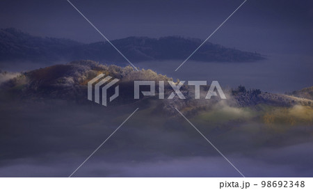Morning view of the waking landscape Morning view of the waking landscape 98692348