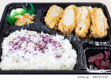 とんかつ弁当 とんかつ弁当 98692400
