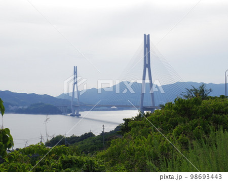 生口島より望む多々羅大橋と大三島 98693443