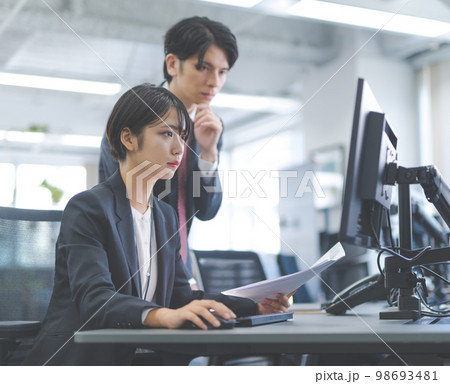 ビジネスイメージ 98693481