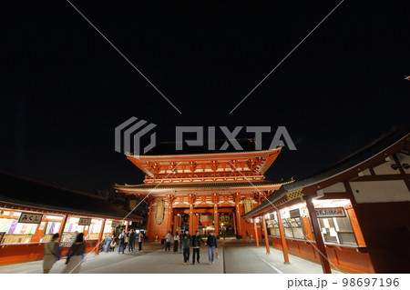 晩秋の夜の浅草寺 宝蔵門 ( 東京都 台東区 浅草 ) 晩秋の夜の浅草寺 宝蔵門 ( 東京都 台東区 浅草 ) 98697196