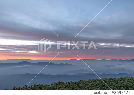 アルプスの夜明け　乗鞍 98697425