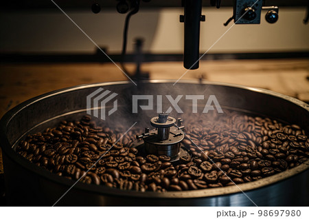 焙煎機の中のコーヒー豆 焙煎機の中のコーヒー豆 98697980