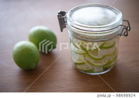 無農薬檸檬をシロップ漬けにする 98698924