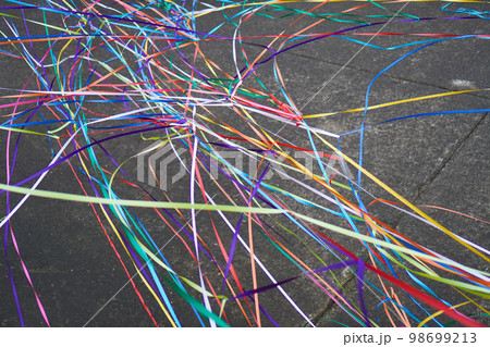 強風の日のテープ投げ 98699213