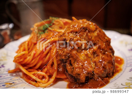 老舗喫茶店の昔懐かしいナポリタン（秦野市） 98699347