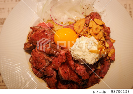低温調理のステーキ丼(神奈川県横浜市) 低温調理のステーキ丼(神奈川県横浜市) 98700133
