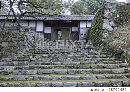 冬の秋月城跡　長屋門 98702425