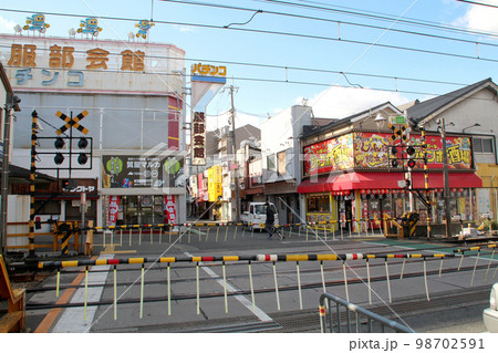 阪急服部天神駅の駅前風景 98702591