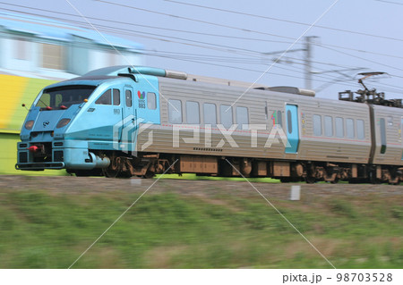 JR九州 883系 特急「ソニック」(旧塗装) JR九州 883系 特急「ソニック」(旧塗装) 98703528