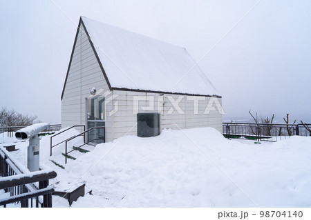 ヒグマ博物館の展望台（のぼりべつクマ牧場） 98704140