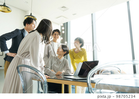 働く人たちのポートレート 働く人たちのポートレート 98705234
