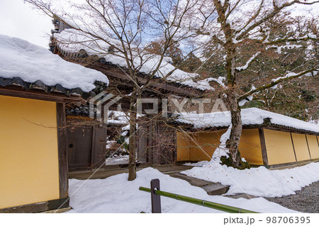 湖東三山　西明寺　雪景色 98706395
