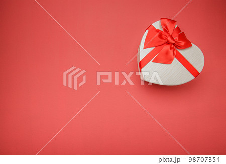 Heart shaped gift box 98707354