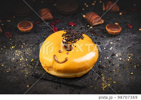 Funny face doughnut Funny face doughnut 98707369