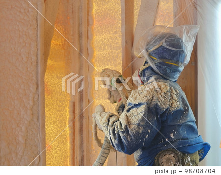 住宅の吹付断熱工事発砲ウレタン42 98708704