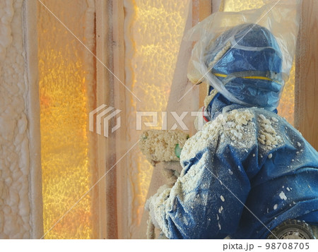 住宅の吹付断熱工事発砲ウレタン43 住宅の吹付断熱工事発砲ウレタン43 98708705