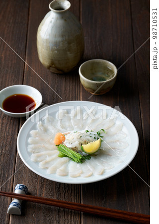 とらふぐの薄造り 98710531