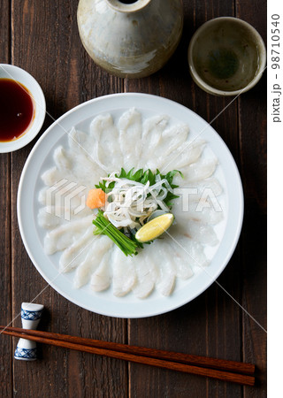 とらふぐの薄造り とらふぐの薄造り 98710540